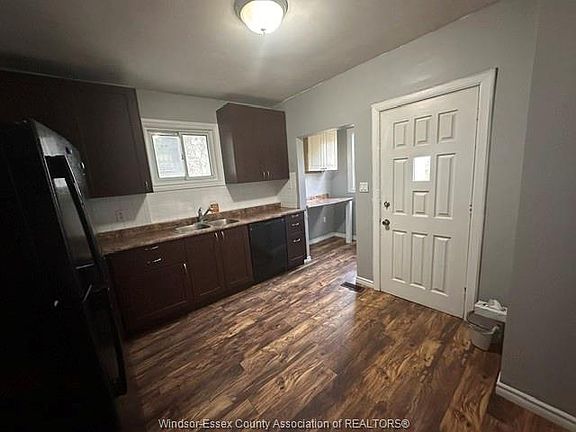 5th image of 880 Moy Ave