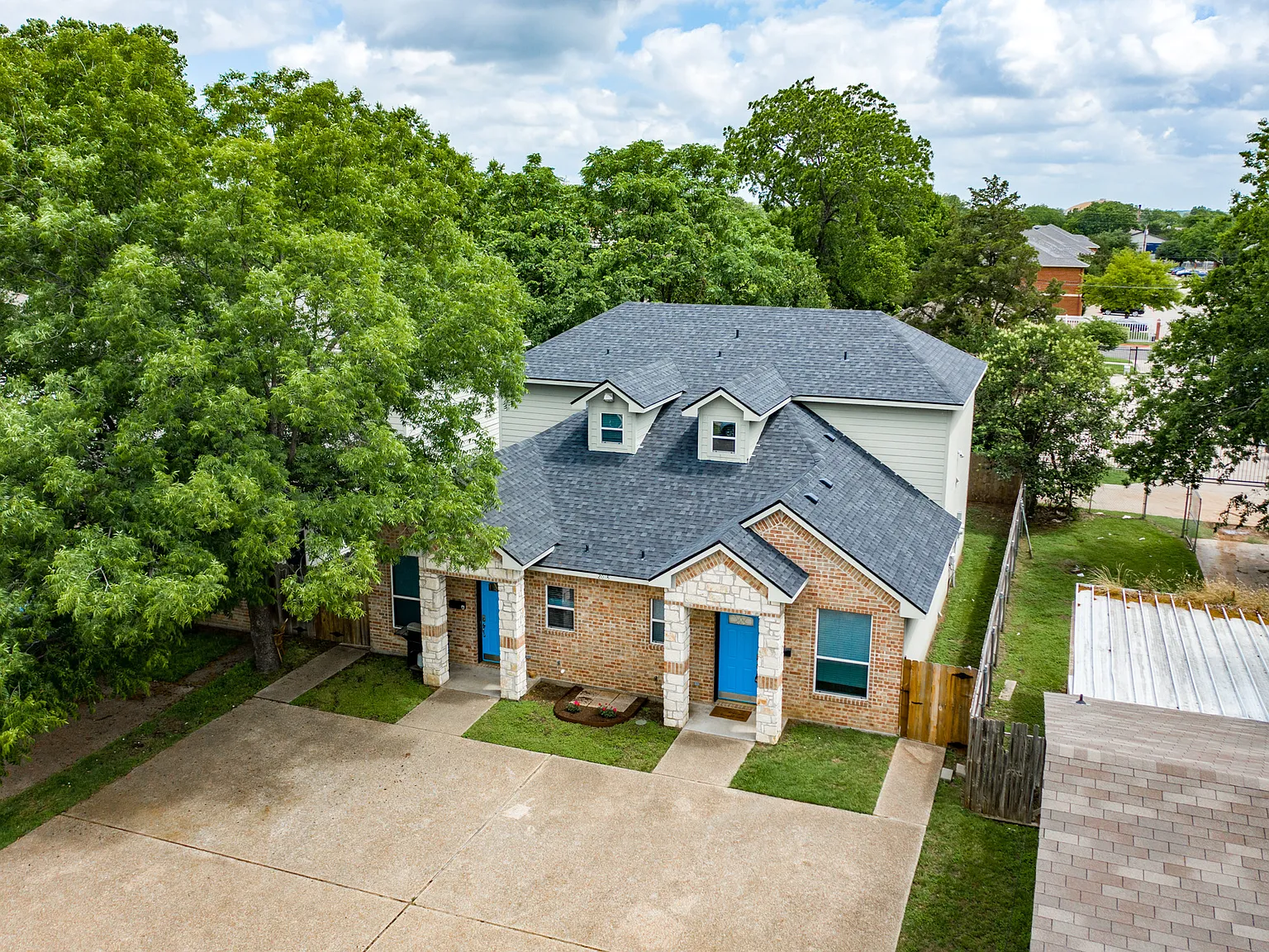 Duplex Located in The Baylor Bubble — Photo 1
