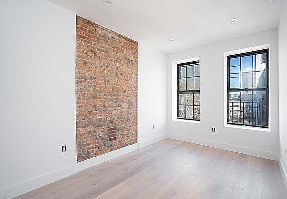 2nd image of 958 Rogers Ave #5