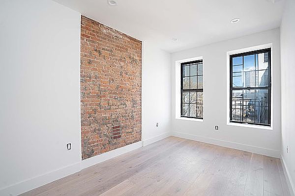 1st image of 958 Rogers Ave #4