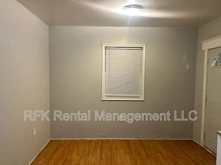 802 N Gray St — Photo 5
