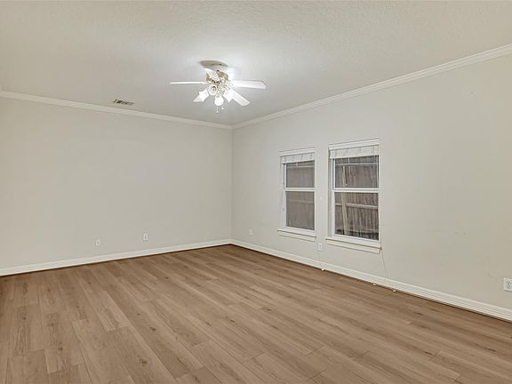 5th image of 1402 Thompson St