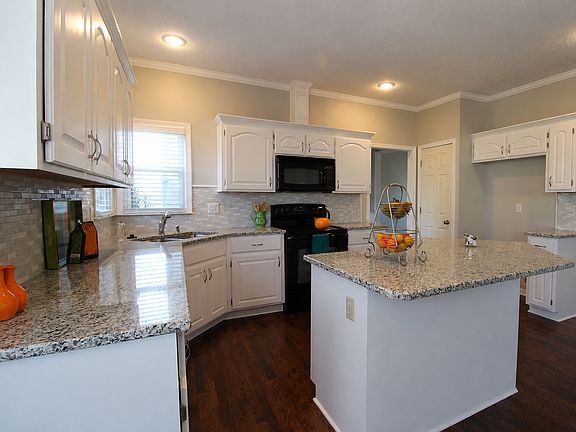 2nd image of 12519 Slater Ln