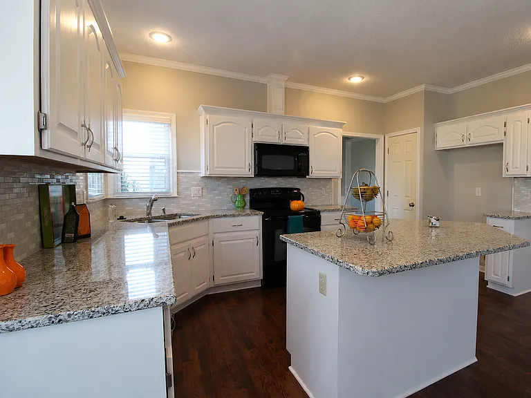 12519 Slater Ln — Photo 2