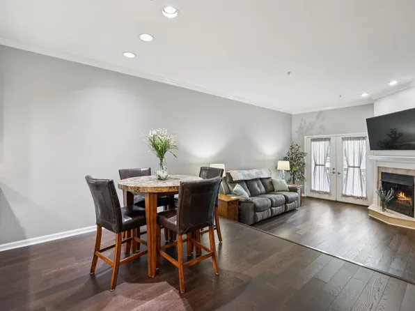 136 W End Pl, Nashville, TN 37205