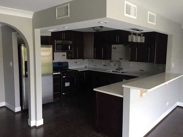 1st image of 10354 S Parkside Ave