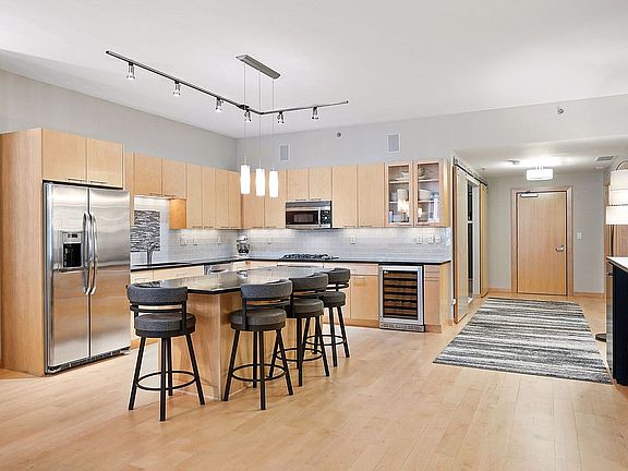 5th image of 215 10th Ave S Unit 218