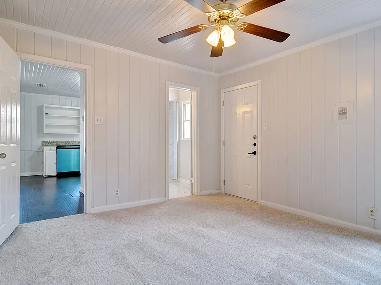 2409 Horne St — Photo 7