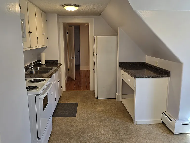 257 Roxbury St #3 — Photo 7