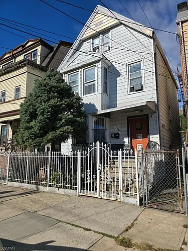 140 Wakeman Ave Photo 1