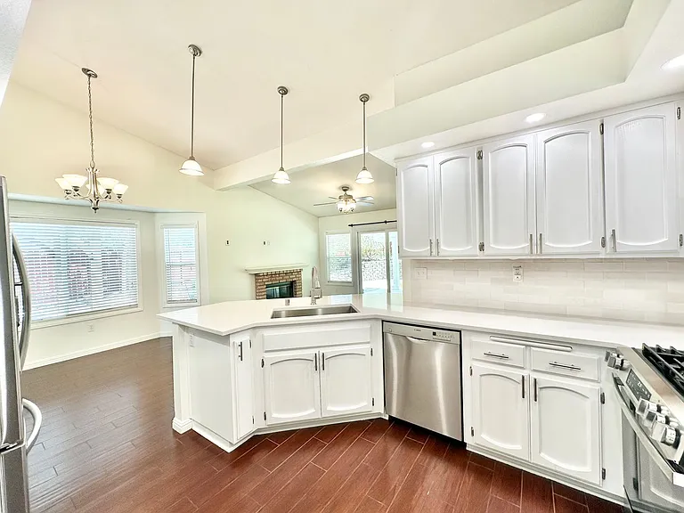 1415 Henshaw Rd — Photo 9