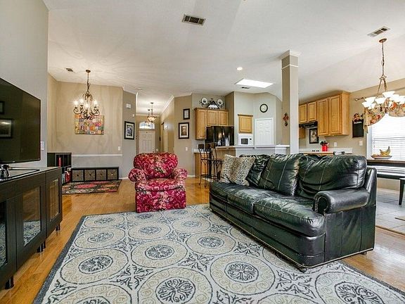 2nd image of 2216 Killarney Dr