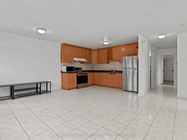 2922 Islington Ave #3, Toronto, ON M9L 2K4