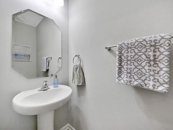 5th image of 419 Samara Lakes Pkwy