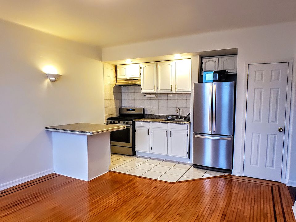 1st image of 460 Ovington Ave #B5