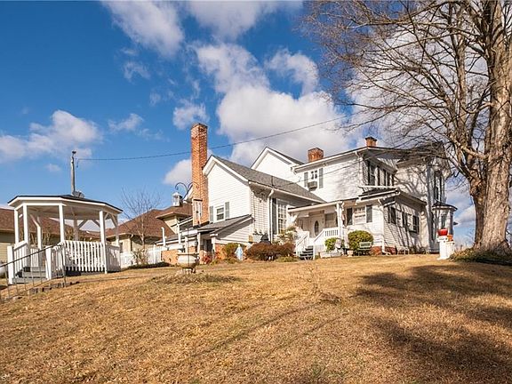 4th image of 519 Maple St