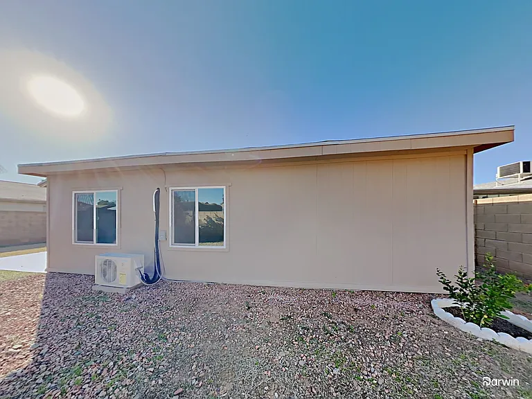 2402 W Altadena Ave — Photo 12