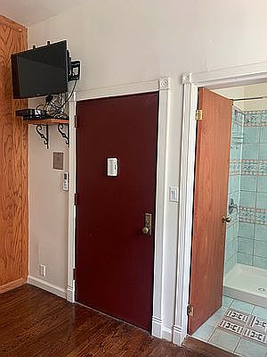 3rd image of 38-20 Crescent St #2