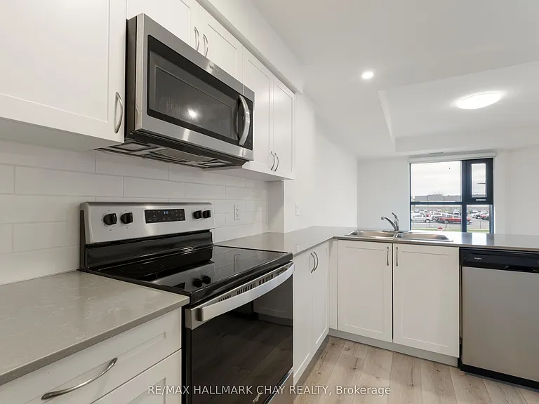 30 Hanmer St W #202 — Photo 13