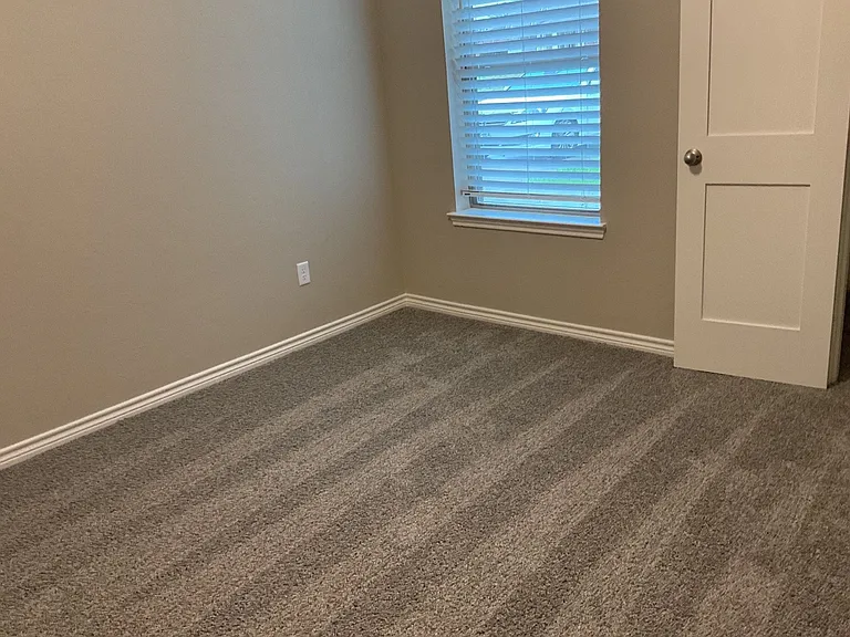 2103 Boston Dr — Photo 10