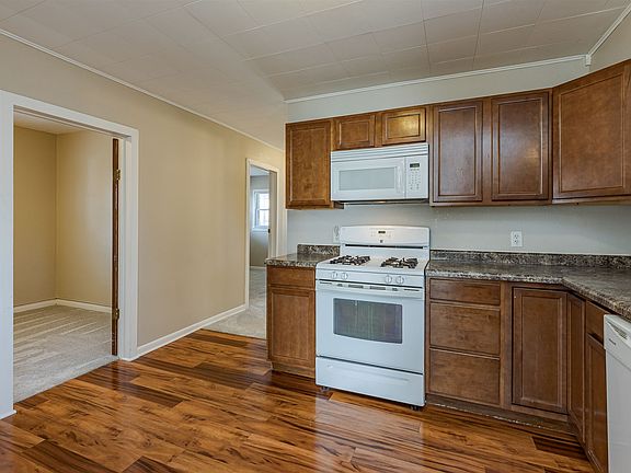 2nd image of 20073 Croswell St