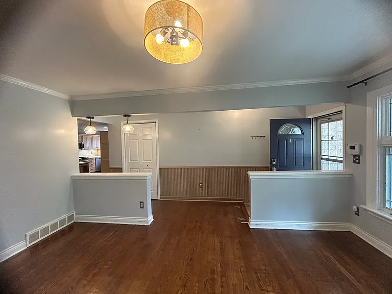 5045 Abington Dr — Photo 3