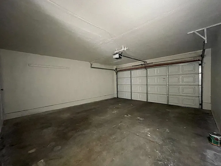 20801 Roseton Ave — Photo 8