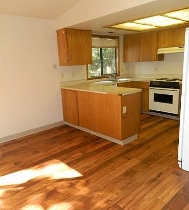 Kitchen/ Dining