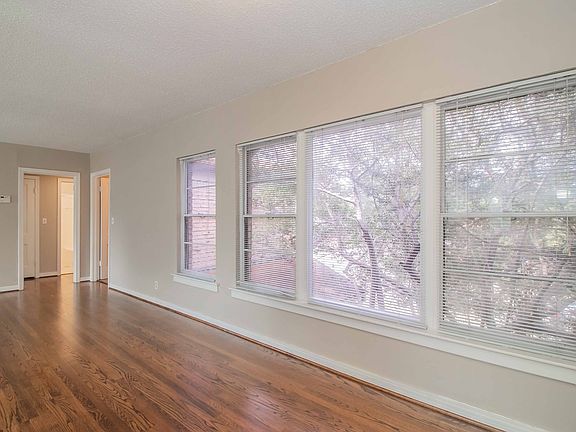 5th image of 5039 Birchman Ave