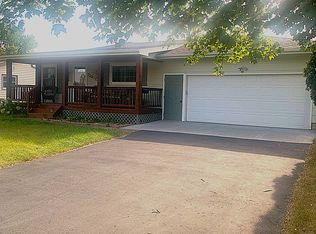 720 Reichels Cir NE, Stewartville, MN 55976