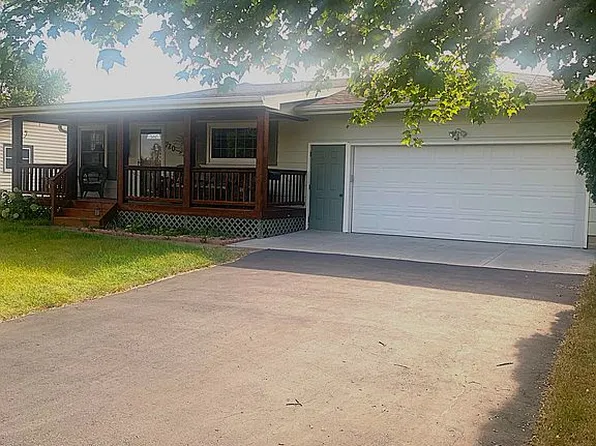 720 Reichels Cir NE, Stewartville, MN 55976