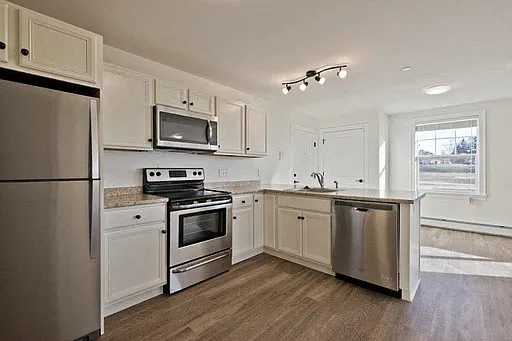 Cumberland Foreside Village Apartments — Photo 36