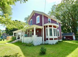 207 Cherry St, Three Oaks, MI 49128