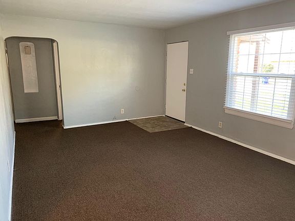 3rd image of 3159 Genevieve St