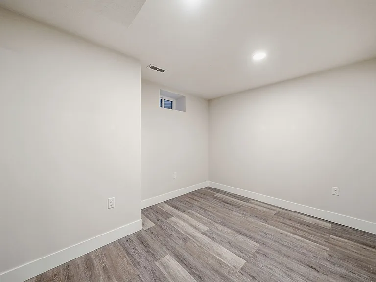1941 Devonshire Dr #3 — Photo 32