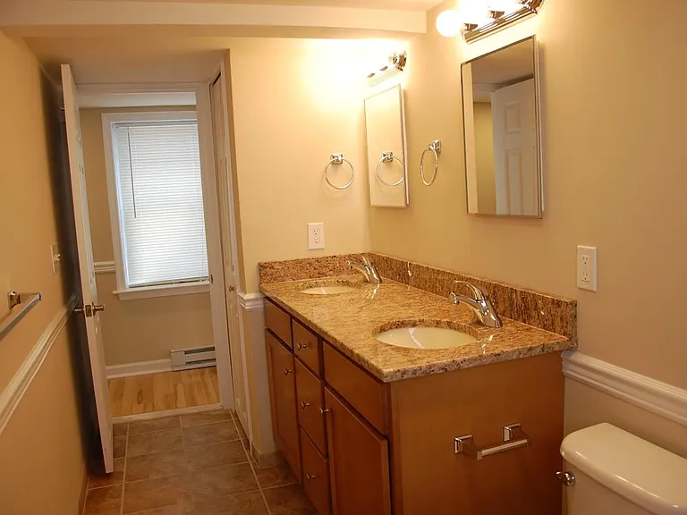 15 N Newport Ave #1 — Photo 5