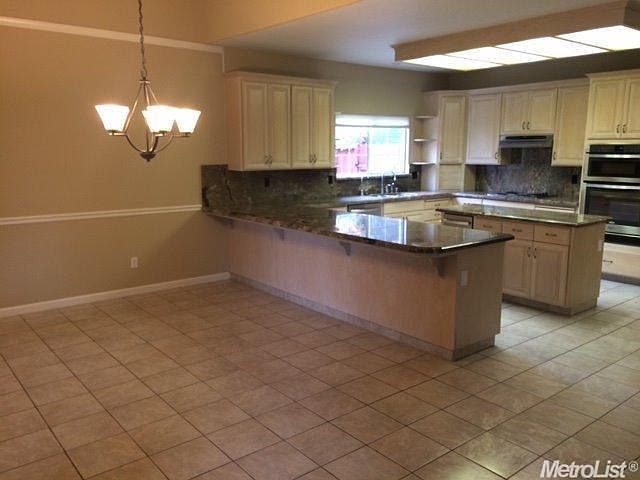 2nd image of 1048 Vienna Dr