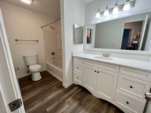 20 Hamiltons Harbor Dr #DR838 — Photo 6