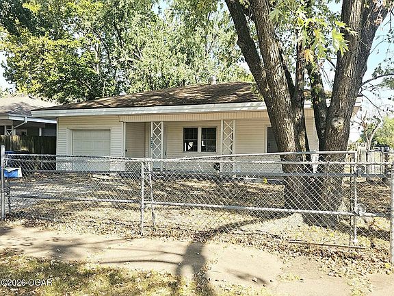 5th image of 320 E 17th St