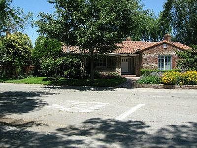 2nd image of 901 Oxford Way