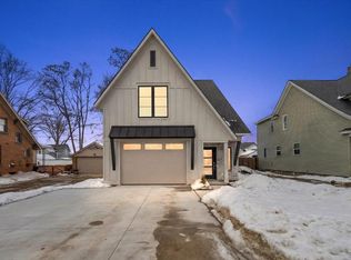 581 S Shore Dr, Holland, MI