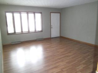 1819 Green Acres Dr, Muscatine, IA 52761