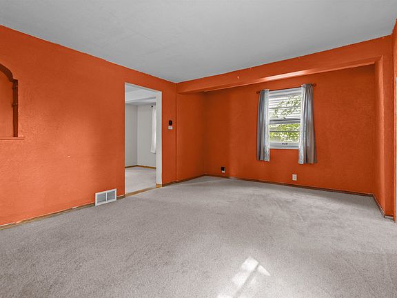 5th image of 1516 W Lawrence St
