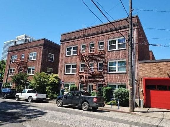 2nd image of 1509 NE 10th Ave Unit 307