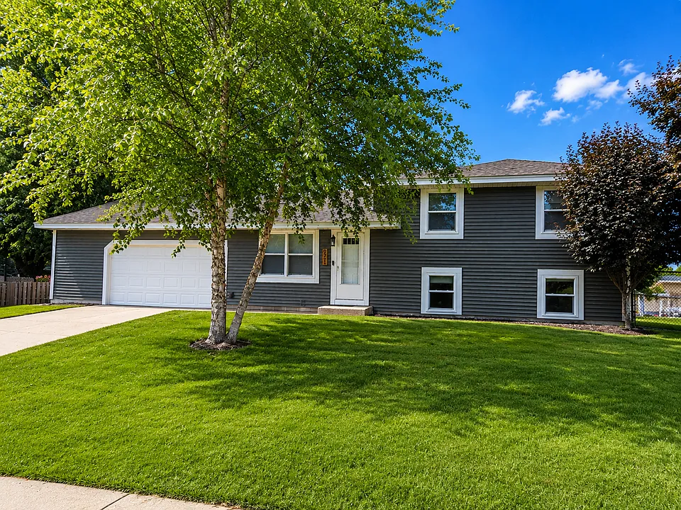 921 Oriole Dr