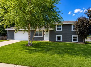 921 Oriole Dr, Apple Valley, MN 55124