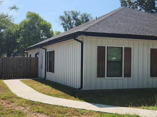 313 Lindsey Ln #A & B, Athens, TX 75751