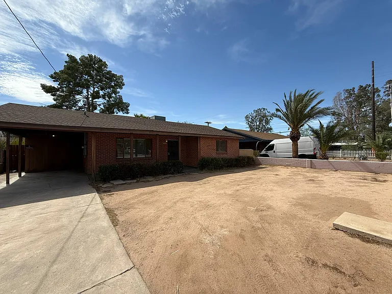 1325 N Venice Ave — Photo 4