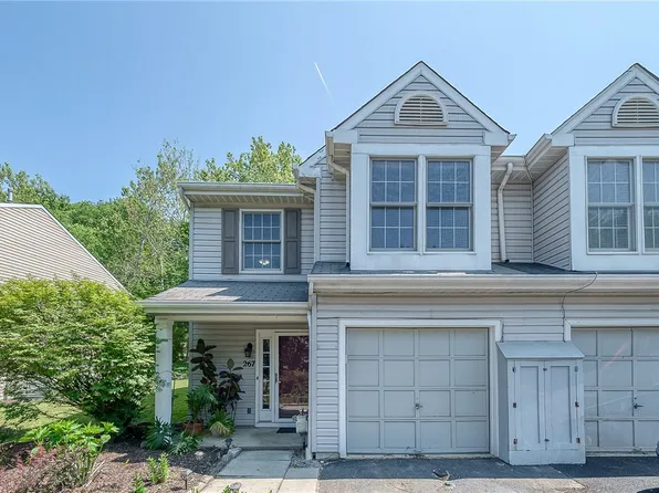 267 Commons Dr, Oakmont, PA 15139