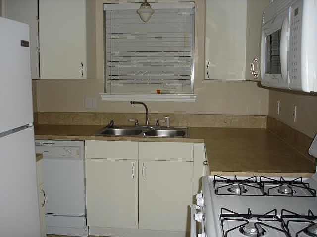2nd image of 404/406 Howell St